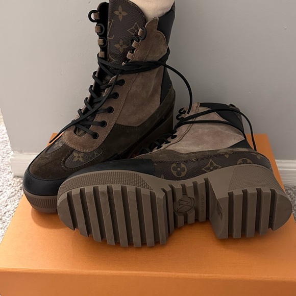 Laureate Platform Desert Boot - Picture 8 of 11